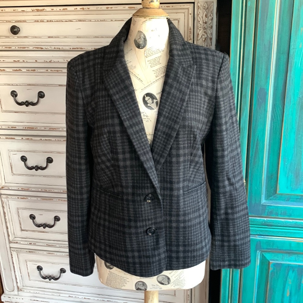 Forever 21 gray and black plaid women’s blazer size 10